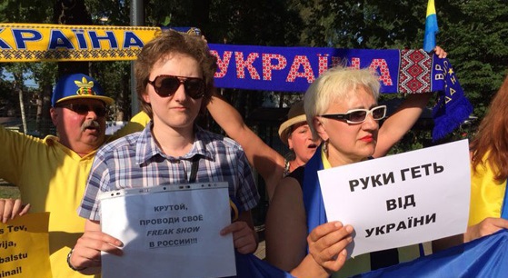 Участники протеста призвали Игоря Крутого проводить конкурс «Новая волна» в России