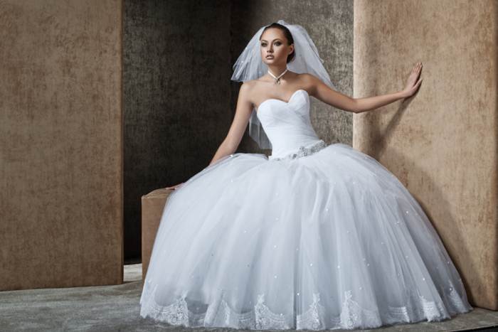 Дизайнерські весільні сукні напрокат: за і проти