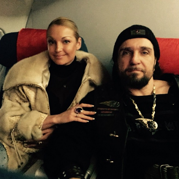 Анастасія Волочкова прилетіла до Криму, щоб дати благодійні концерти (фото)