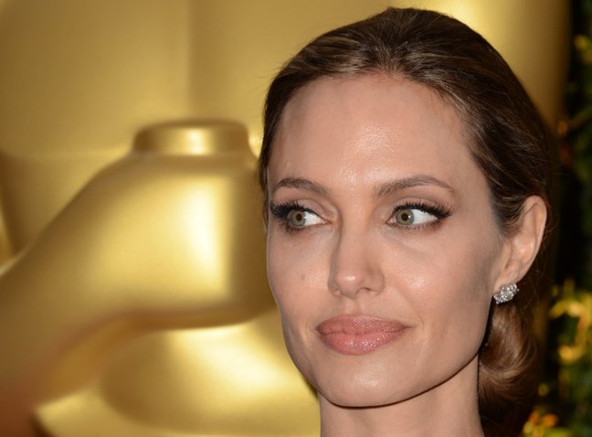 Анджелина Джоли стремительно теряет зрение 