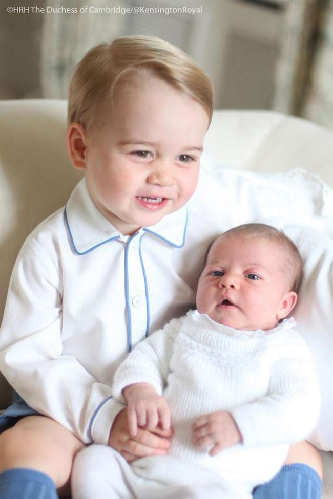 Лондон опубликовал первые фото маленькой принцессы Шарлотты