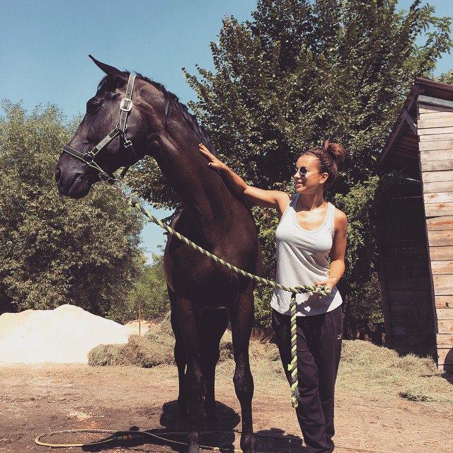 Ани Лорак увлеклась конным спортом