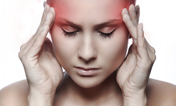 Как справиться с сильной головной болью?