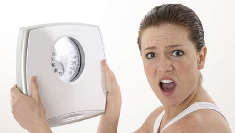 Топ-пять вредных привычек, которые приводят к лишнему весу