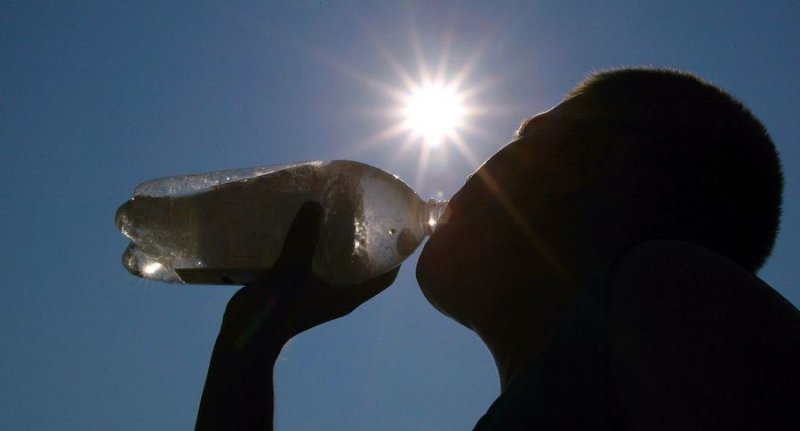 Почему нельзя повторно пить из пластиковых бутылок. Не рискуйте своим здоровьем