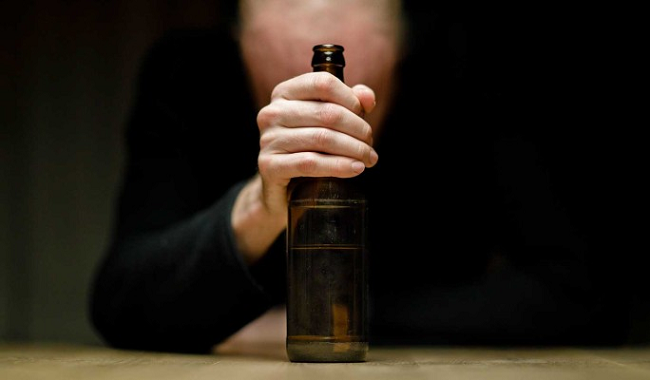 Нарколог подтвердил смертельную опасность резкого отказа от алкоголя