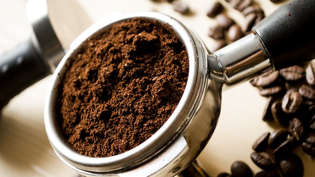 Чому не можна викидати кавову гущу в раковину
