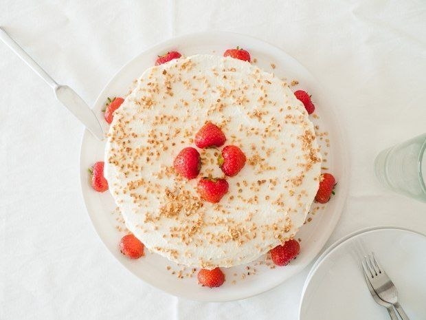 Полуничний торт в день народження