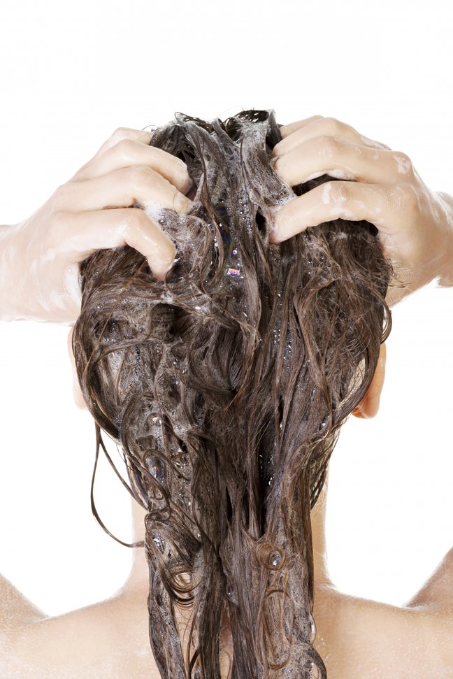 Пять причин отказаться мыть волосы шампунем