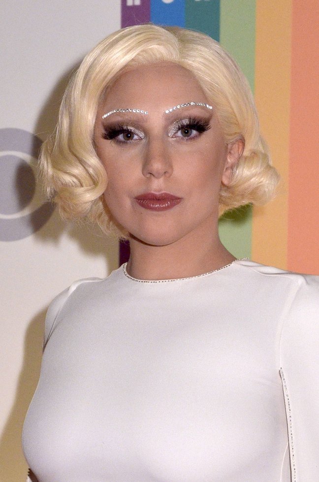 Вагітна Lady Gaga вперше показала живіт (фото)