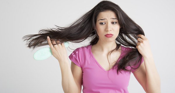5 звичок, що призводять до випадання волосся