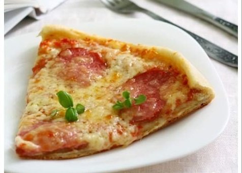 Піца з домашнім томатно-базиліковим соусом