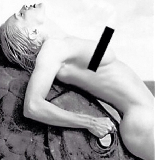 Мадонна шокувала фотографією оголеного тіла (фото)