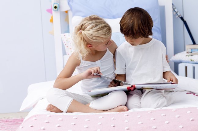 Шість причин читати дітям казки перед сном