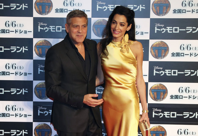 Жена Джорджа Клуни оконфузилась из-за наряда