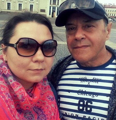 70-летний отец Стаса Костюшкина похвастался молодой женой