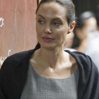 Джоли снова испугала поклонников болезненной худобой