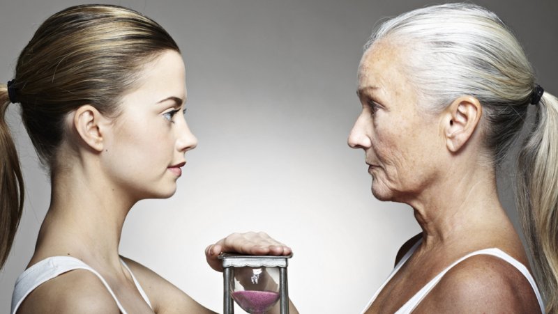 Медики выяснили, отчего стареют женщины