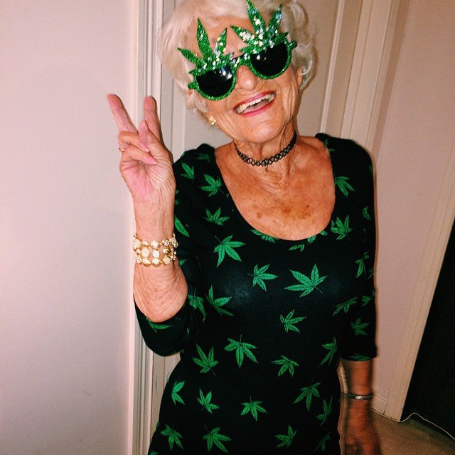 88-летняя звезда Instagram пришла на вручение премии MTV в купальнике (фото)