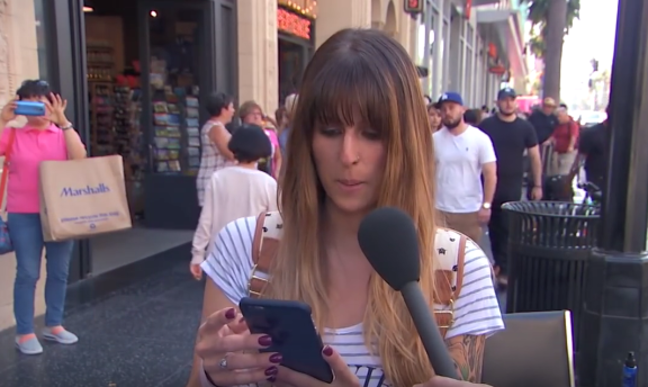 Что делает с людьми зависимость от iPhone (уличный эксперимент)
