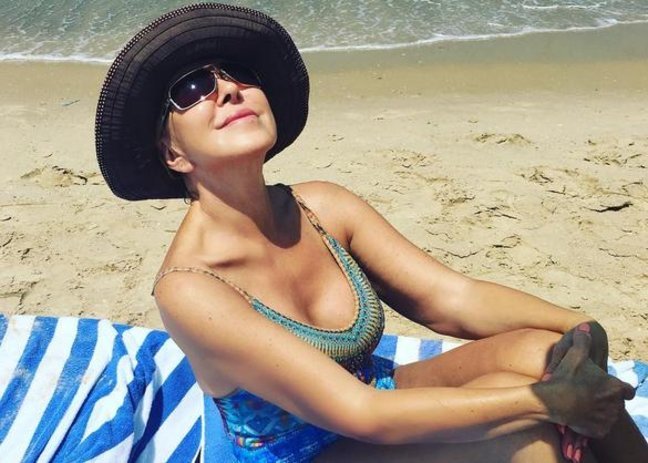 Любовь Успенскую высмеяли за отретушированное фото в купальнике