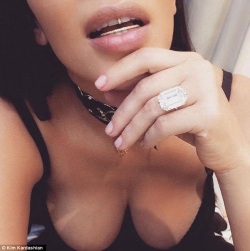 Ким Кардашьян меняет имидж - больше никаких бриллиантов и голых селфи 