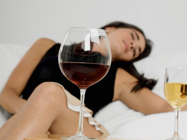 Почему для женщин алкоголь вреден вдвойне
