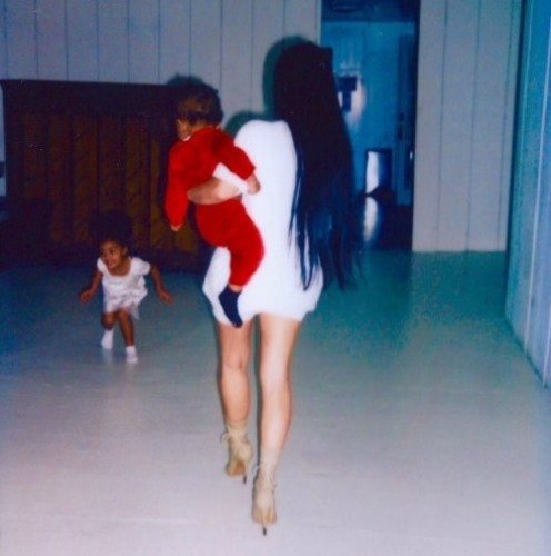 Ким Кардашьян показала новые снимки Канье Уэста и детей