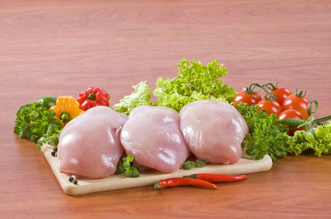 В чем вред куриного мяса с белыми прожилками?