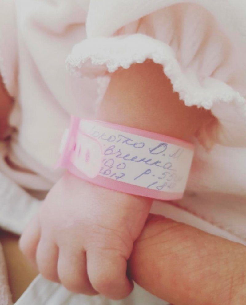 Ольга Фреймут поделилась первым фото новорожденной дочери