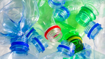 Повторно использовать пластиковые бутылки опасно 