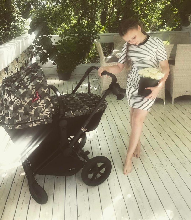 Ольга Фреймут опубликовала первое фото после рождения третьего ребёнка