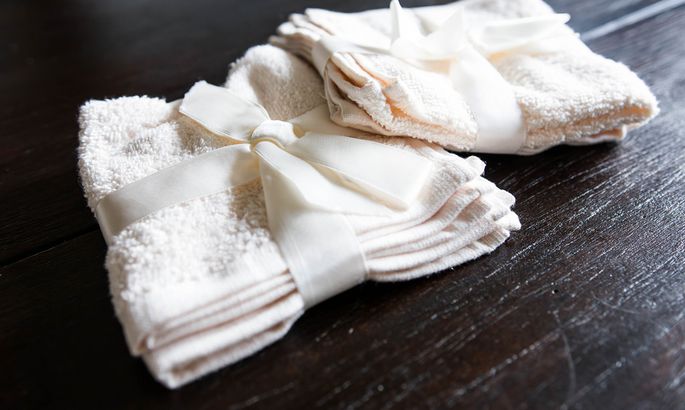 Почему нельзя дарить полотенце: приметы о полезной вещи, о которых стоит знать