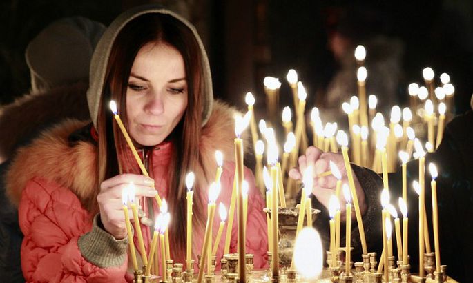 Приметы в церкви: что делать, если упала или погасла свеча