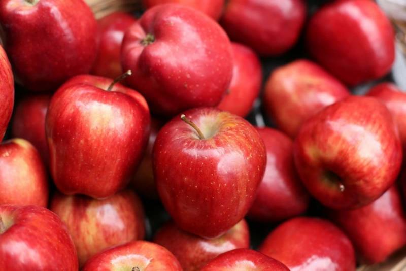 Медики объяснили, в чем может состоять опасность яблок