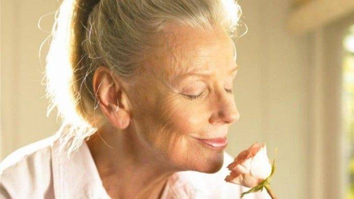 Ученые объяснили, почему появляется "запах старости": дело не в гигиене