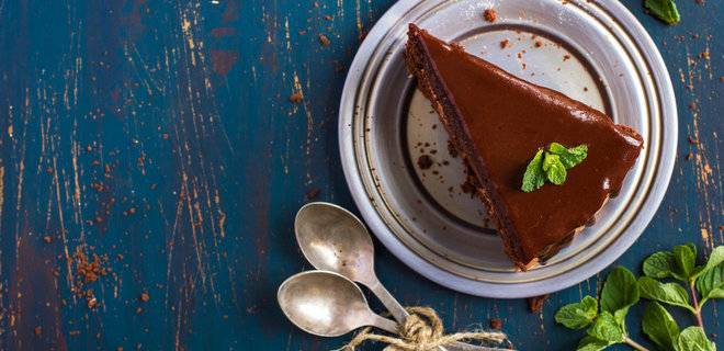 Швидкі шоколадні десерти: кекс у мікрохвильовці, шоколадна бомба та подвійний тарт