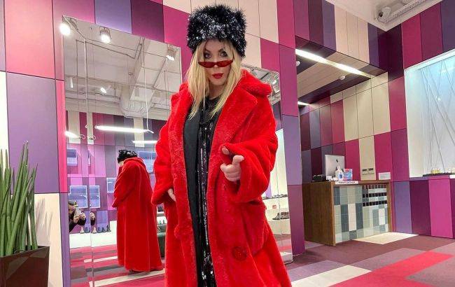 Страшно модно: Ирина Билык шокировала новым образом в ботинках-тракторах и красной шубе