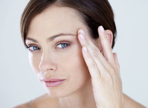Медики назвали причины преждевременного старения кожи вокруг глаз