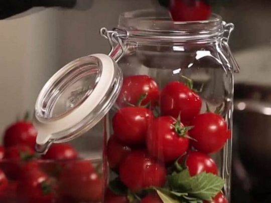 Мариновані помідори чилі: Григорій Герман поділився рецептом правильного маринаду