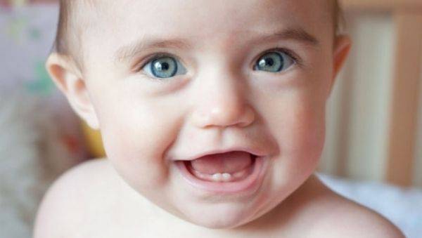 Комаровський розповів, як полегшити біль у дитини при прорізуванні зубів