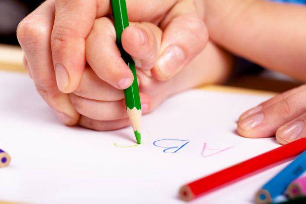 Як підготувати руку дитини до письма?