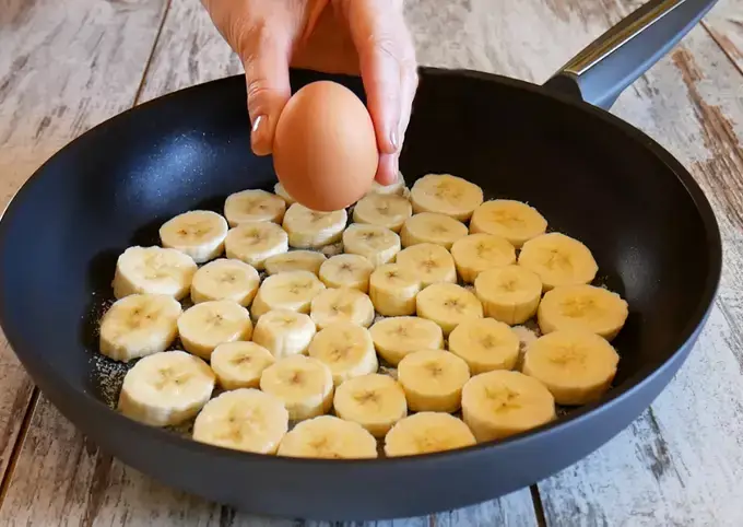 Готовим банановый пирог на сковородке