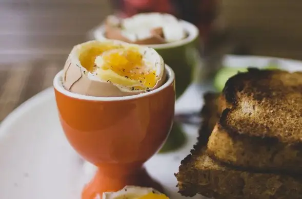Вчені назвали кількість яєць, яку потрібно з’їдати в тиждень, щоб знизити кров’яний тиск